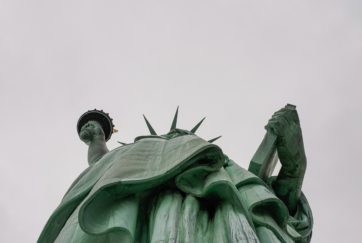 Опрос: как американцы относятся к иммигрантам